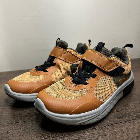 All In Motion Kids Tan and Black Sneakers Size 3 - Picture 1 of 6